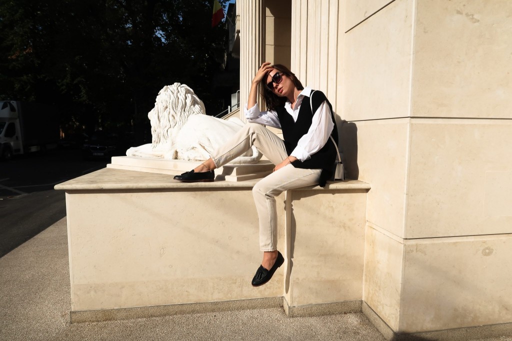 Idei la moda pentru a purta o vesta de pulover peste o camasa