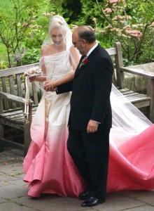 Rochie de mireasa roz-ombre Gwen Stefani