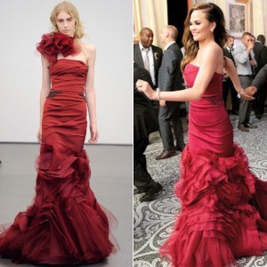 Rochie de mireasa rosie Chrissy Teigen